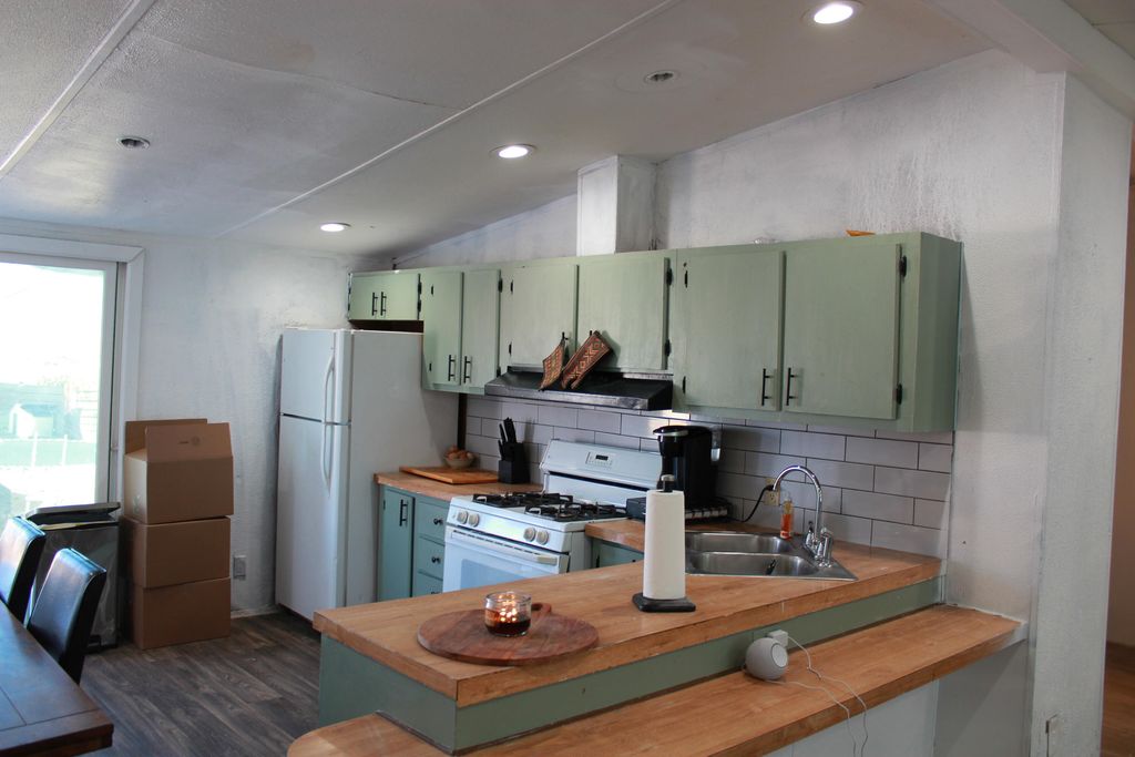 Image 3 of property listing at 1108 Inca Road SW, Rio Rancho, NM 87124