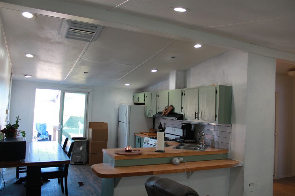 Image 4 of property listing at 1108 Inca Road SW, Rio Rancho, NM 87124