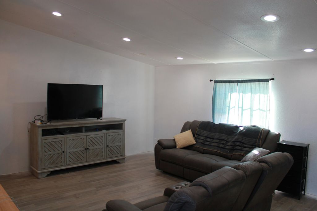 Image 5 of property listing at 1108 Inca Road SW, Rio Rancho, NM 87124