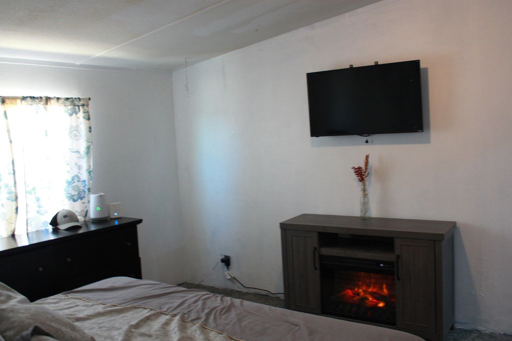 Image 8 of property listing at 1108 Inca Road SW, Rio Rancho, NM 87124