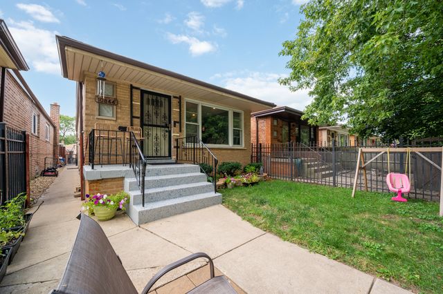 10844 S GREEN BAY Avenue, Chicago, IL 60617