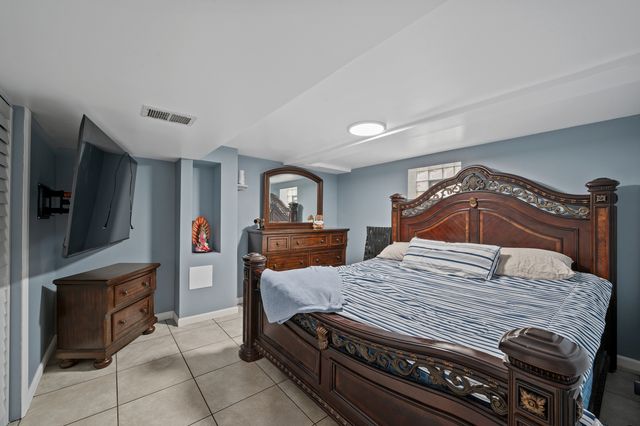 10844 S GREEN BAY Avenue, Chicago, IL 60617