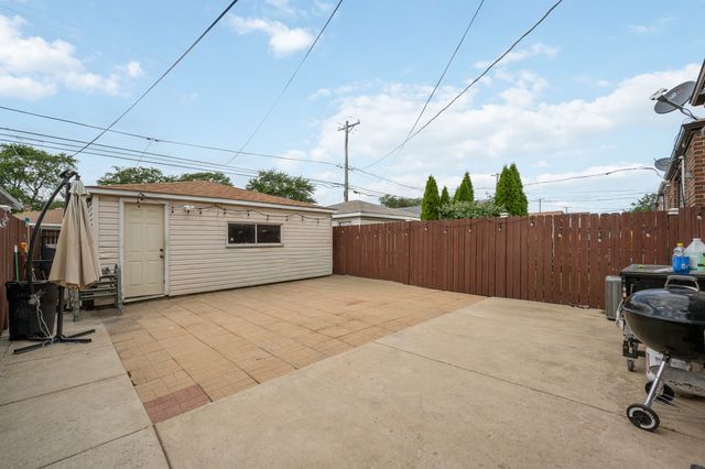 10844 S GREEN BAY Avenue, Chicago, IL 60617
