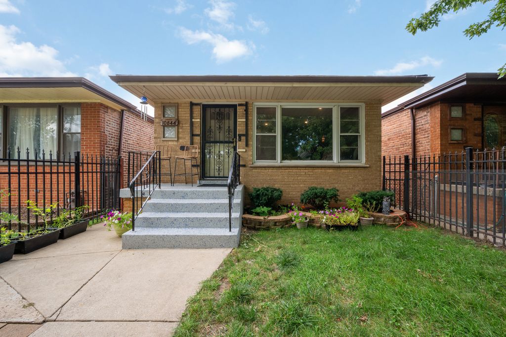 10844 S GREEN BAY Avenue, Chicago, IL 60617