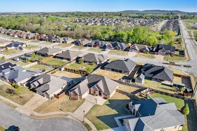 4044 Stonehenge Avenue, Springdale, AR 72764