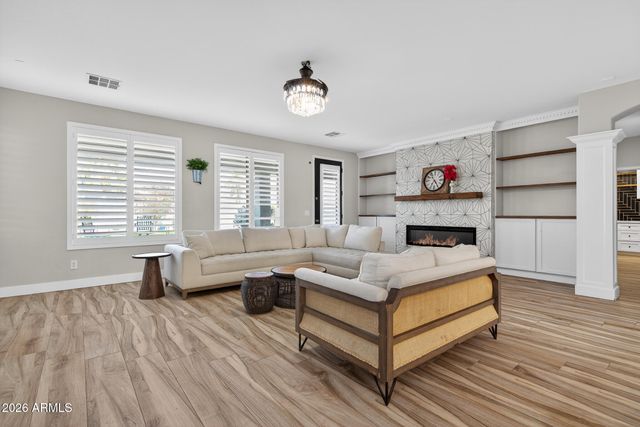 18478 W SAGUARO Lane, Surprise, AZ 85388