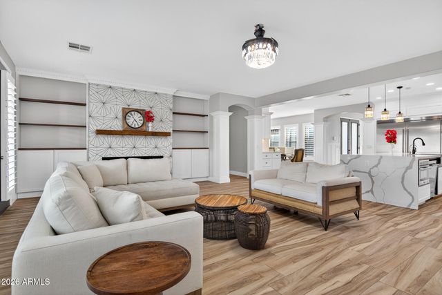 18478 W SAGUARO Lane, Surprise, AZ 85388