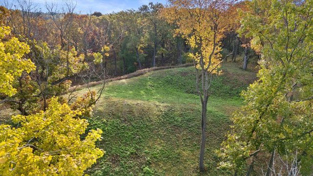 6644 N SHAWMOORS DRIVE, Hartland, WI 53029