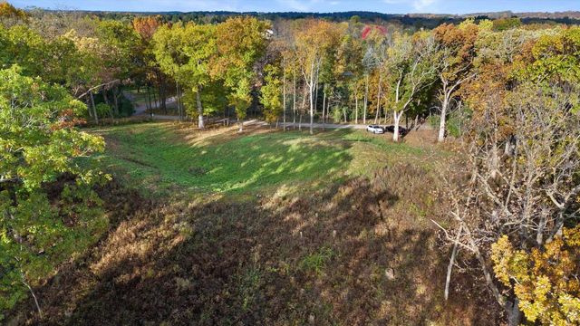 6644 N SHAWMOORS DRIVE, Hartland, WI 53029