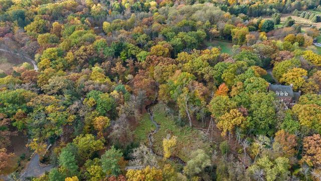 6644 N SHAWMOORS DRIVE, Hartland, WI 53029