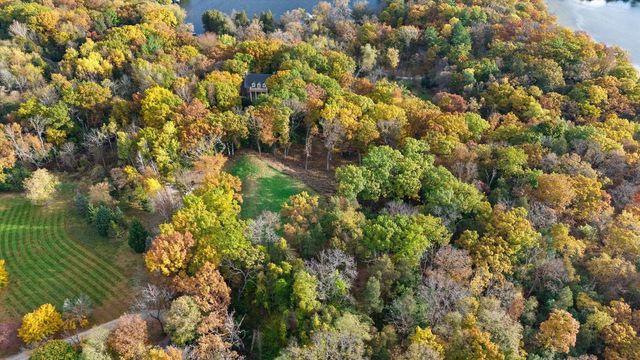 6644 N SHAWMOORS DRIVE, Hartland, WI 53029