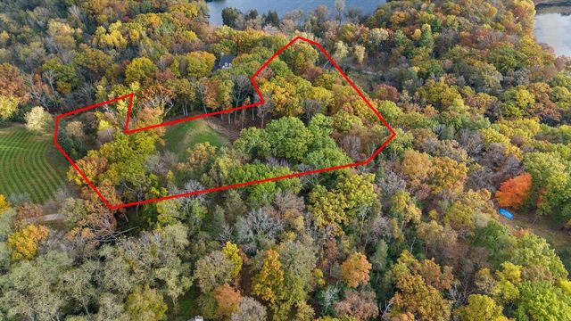 6644 N SHAWMOORS DRIVE, Hartland, WI 53029