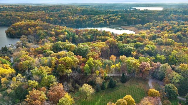 6644 N SHAWMOORS DRIVE, Hartland, WI 53029