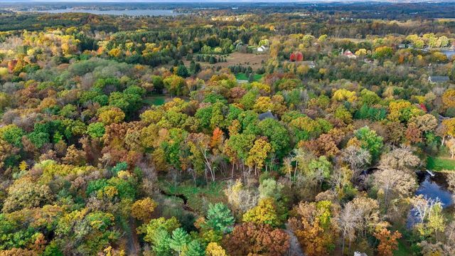 6644 N SHAWMOORS DRIVE, Hartland, WI 53029