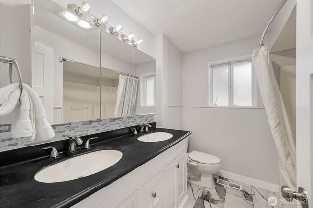 21615 82nd Avenue W, Edmonds, WA 98026