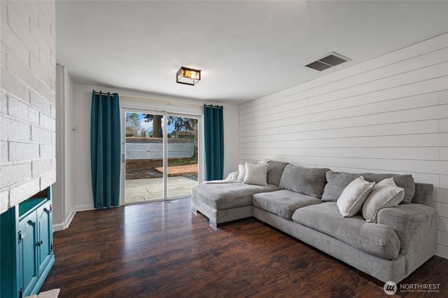 21615 82nd Avenue W, Edmonds, WA 98026