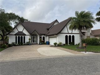 2313 Harbor Dr, Rockport, TX 78382