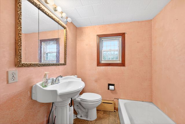 571 MAIN STREET, North Huntingdon, PA 15642