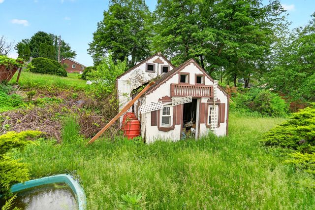 571 MAIN STREET, North Huntingdon, PA 15642