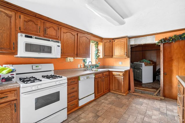 571 MAIN STREET, North Huntingdon, PA 15642