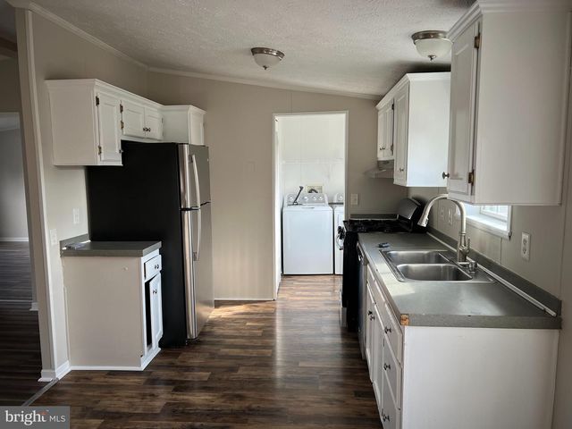 37 THAYERS GULL DR, Martinsburg, WV 25405