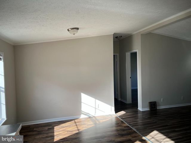 37 THAYERS GULL DR, Martinsburg, WV 25405