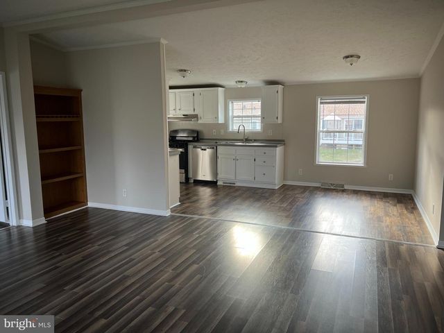 37 THAYERS GULL DR, Martinsburg, WV 25405