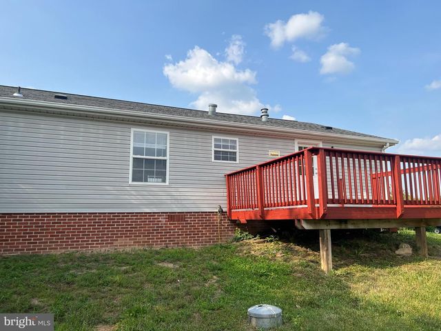 37 THAYERS GULL DR, Martinsburg, WV 25405