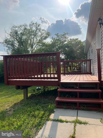 37 THAYERS GULL DR, Martinsburg, WV 25405