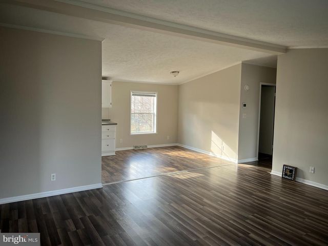 37 THAYERS GULL DR, Martinsburg, WV 25405