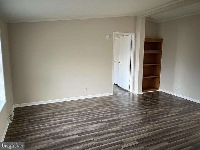 37 THAYERS GULL DR, Martinsburg, WV 25405