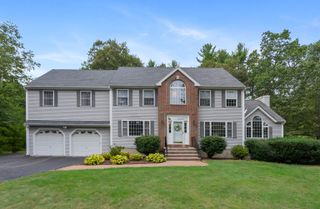 4 Paradise Lane, Hudson, NH 03051