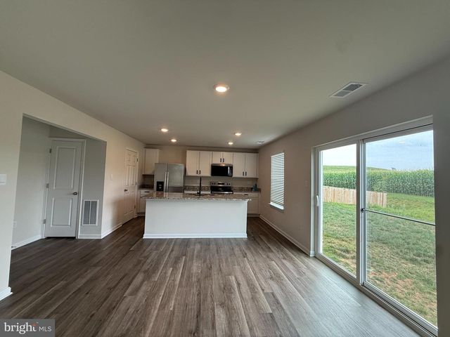 223 ORPINGTON DR, Martinsburg, WV 25403
