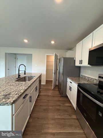 223 ORPINGTON DR, Martinsburg, WV 25403
