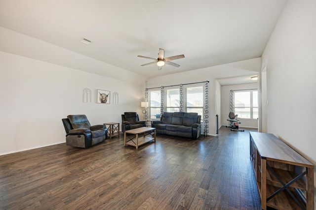136 Finley ST, Hutto, TX 78634