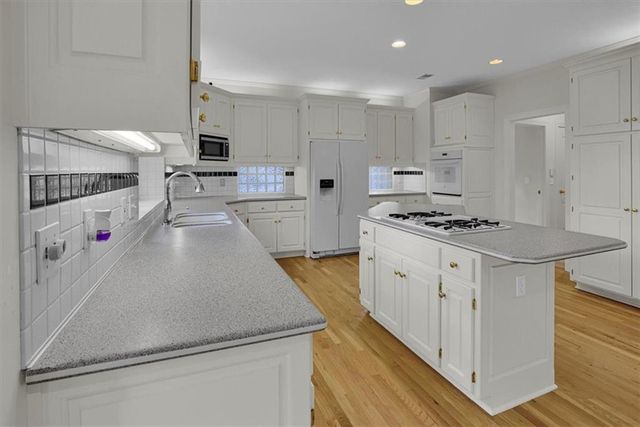 14612 W 50th Street, Shawnee, KS 66216