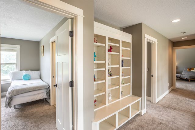 2405 148th Court, Urbandale, IA 50323