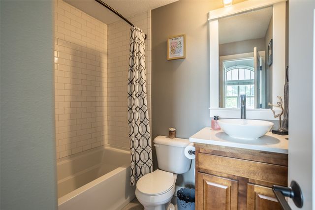 2405 148th Court, Urbandale, IA 50323
