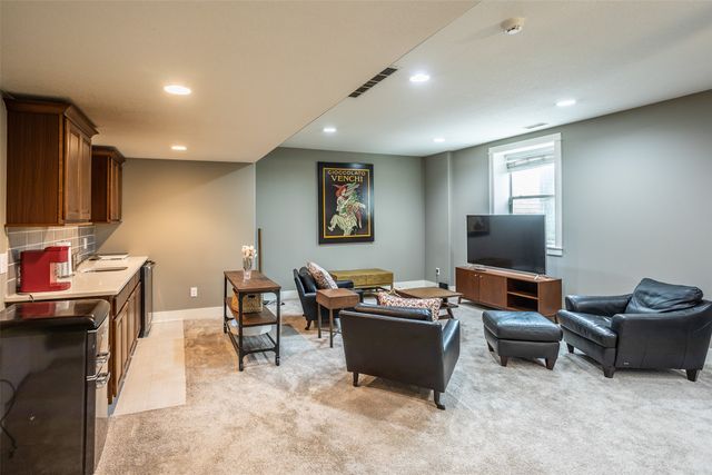 2405 148th Court, Urbandale, IA 50323