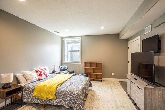2405 148th Court, Urbandale, IA 50323