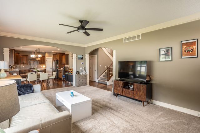 2405 148th Court, Urbandale, IA 50323