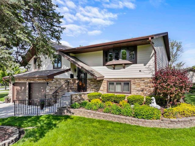1214 Milton Lane, Schaumburg, IL 60193