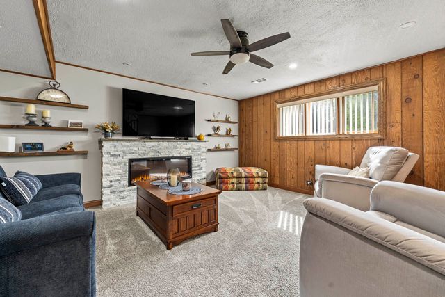 1214 Milton Lane, Schaumburg, IL 60193