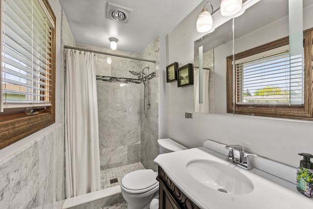 1214 Milton Lane, Schaumburg, IL 60193