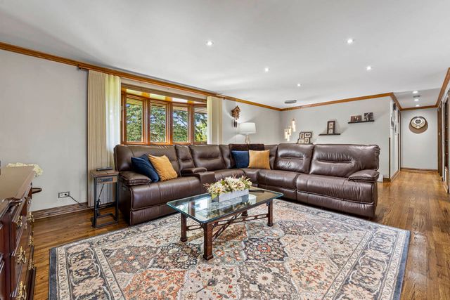 1214 Milton Lane, Schaumburg, IL 60193
