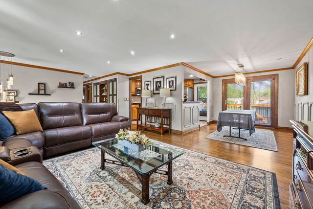1214 Milton Lane, Schaumburg, IL 60193