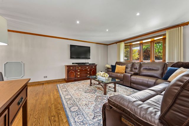 1214 Milton Lane, Schaumburg, IL 60193