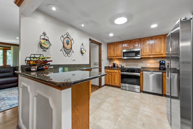 1214 Milton Lane, Schaumburg, IL 60193
