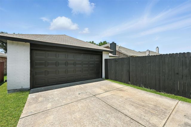 734 Mission Lane, Lancaster, TX 75146