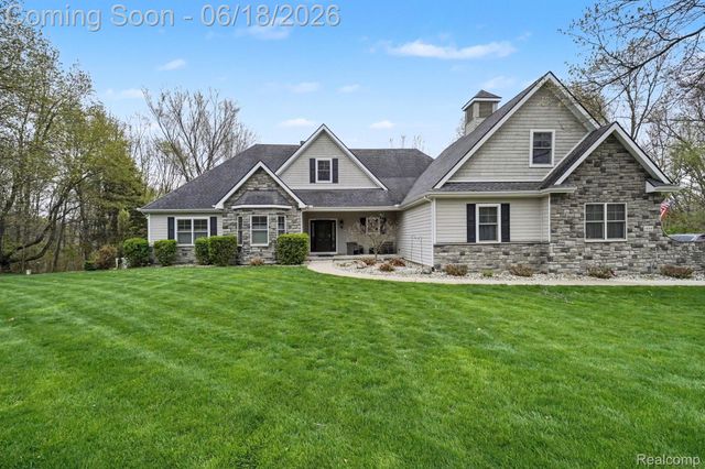 12310 Ivy Lane, Tyrone Township, MI 48430